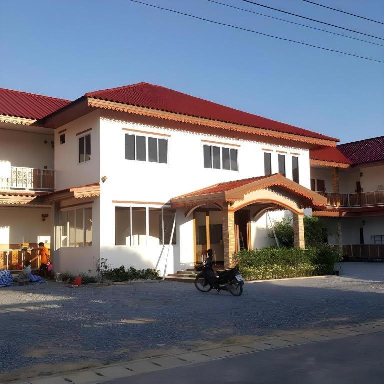 The Aam Resort Bang Sare Bagian luar foto